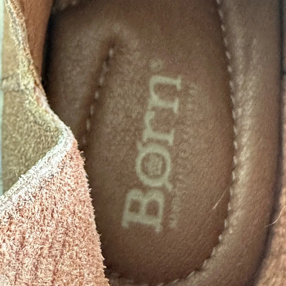 Born Kerri Women’s ankle boots new size 9 women’s Taupe distress - Picture 6 of 10